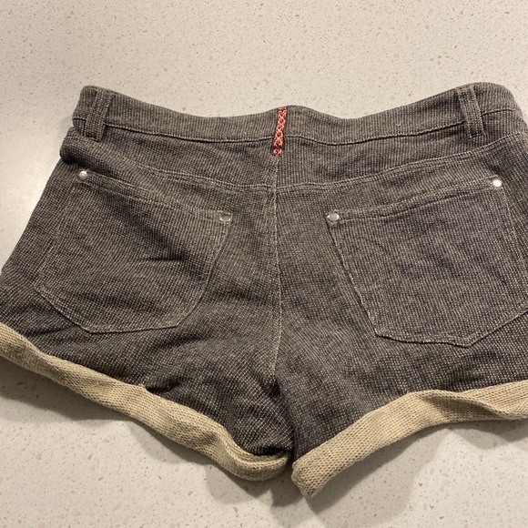 ✨HOST PICK ✨ MARC BY MARC JACOBS French terry shorts bitty daisy duke black 8 - Picture 2 of 3